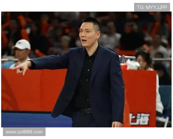 卢伟：弗格拼尽全力第三节抽筋下场